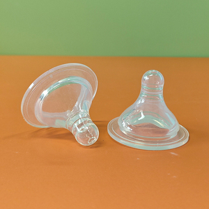 Bouteille d'alimentation pour bébé en silicone à col large réutilisable, sans BPA, écologique, non toxique, avec <span class=keywords><strong>tétine</strong></span> à débit moyen pour 0-12 mois - Product Image 4