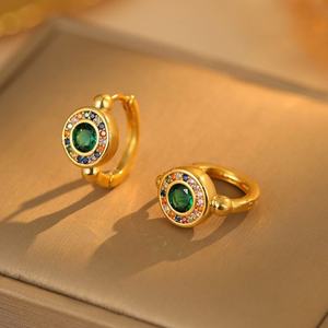 Boucles d'oreilles clous micro-incrustées de diamants colorés, haut de gamme, style européen et américain, géométriques tendance, en argent S925 plaqué or pour femme - Product Image 6