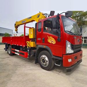 Grue montée sur camion Sinotruk Howman 6,3 tonnes 190 CV pour l'aménagement paysager et l'ingénierie électrique - Product Image 3