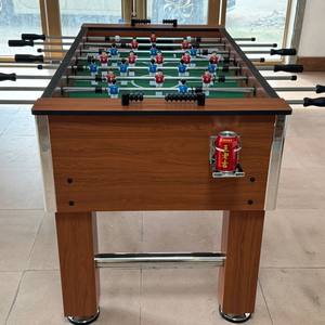Table de football de table classique de grande taille pour intérieur, 1,4 m, personnalisable, avec terrain de jeu vert, pour les magasins 4S, les hôtels et les clubs - Product Image 4