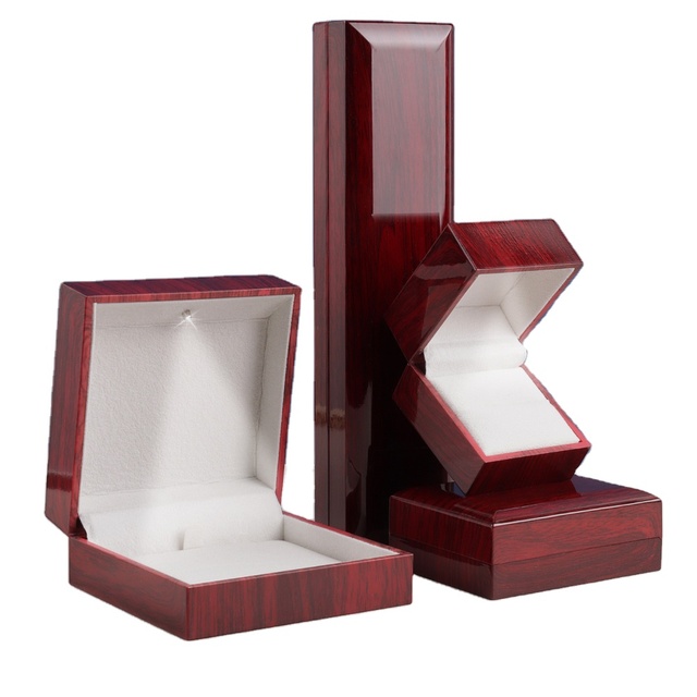 Luxury Custom Dark Red Wooden Grain Glossy Lacquer Wood Ring Earring Stud Necklace Jewelry Storage Box with Led Light