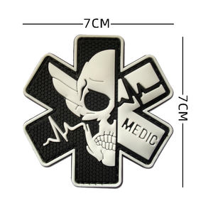 Parche de PVC 3D de goma con diseño de calavera médica, hexagonal, táctico, luminoso, con gancho - Product Image 2