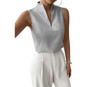 เสื้อผู้หญิงคอวีแขนกุดลายทางผ้าป๊อปลินสำหรับใส่ทำงาน ใส่ลำลองได้ ใส่สบายในฤดูร้อน - Product Image 1