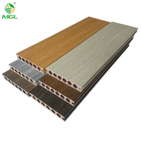 Planches de terrasse en composite WPC co-extrudées en gros, faible entretien, écologiques, imperméables et antidérapantes pour l'extérieur