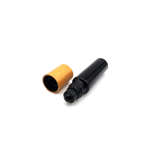 Botella de Vidrio Negra Vacía para Perfume o Aceite, <span class=keywords><strong>con</strong></span> Tapa de Rosca y <span class=keywords><strong>Rodillo</strong></span> para el Cuerpo, <span class=keywords><strong>con</strong></span> Caja, de Alta Calidad, 10 ml, Serigrafiada - Product Image 4