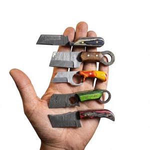 Couteau de chasse et de survie à lame fixe mini, forgé à la main en acier Damas de haute qualité, pointe tombante, manche en résine OEM - Product Image 4