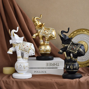 Figurines d'animaux en résine mignonnes, sculptures d'éléphants artistiques, ornements de ballon pour la décoration moderne de la maison, fête des pères, fête des enseignants - Product Image 1