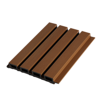 Revêtement mural WPC co-extrudé à livraison rapide, panneau rainuré composite bois-plastique extérieur, imperméable, décor bois texturé