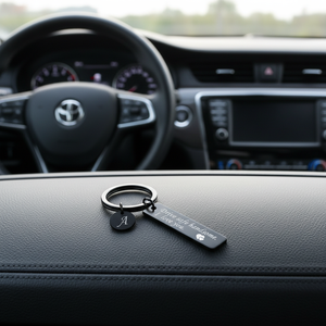 Porte-clés en acier inoxydable personnalisé avec impression UV de 26 lettres, luxe, conduite en toute sécurité, cadeaux de voiture personnalisés, cadeaux de remise de diplôme - Product Image 6