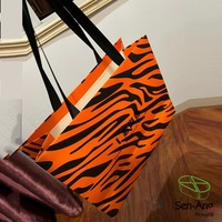Sacs en Papier Cadeau Luxe SenAng03 Personnalisés Noir Blanc avec Vos Poignées et Logo pour Vêtements Chaussures Sacs Marrons