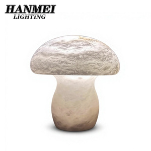 Lampe en marbre veiné en forme de champignon, moderne, simple, avec une lumière douce et ambiance chaleureuse, idéale pour une table de chevet charmante dans une chambre à coucher, pour les espaces minimalistes et confortables. - Product Image 1