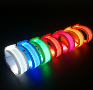 أساور LED مضيئة مخصصة للفعاليات - أساور وامضة للشركات والفعاليات الرياضية والحفلات الموسيقية مع طباعة الشعار - Product Image 4