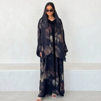 Nouvelle Abaya Ouverte en Chiffon Noir à Imprimé Floral Foncé Hafizah avec Hijab, Robe Longue Modeste pour Femmes Islamiques de Dubaï, Vente en Gros