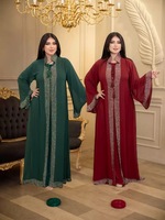 Fabricants en gros de robes de mode pour femmes musulmanes, en polyester brodé de soie longue de haute qualité, pour le marché international.