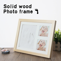 Özel Tasarım Bir Yaşındaki Bebek El Ayak İzi Ahşap Mürekkep Pedi DIY Su Geçirmez Modern Üçlü Çerçeveli Kare Fotoğraf Çerçevesi Süsleri