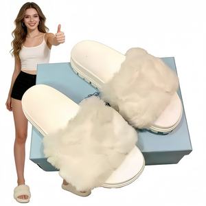 Zapatos de Mujer de Diseño de Lujo, Sandalias Planas Cálidas de Invierno, Pantuflas Abiertas con Bordado, Pantuflas de Piel Sintética a la Moda - Product Image 1