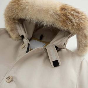 Veste parka en duvet avec col en fourrure amovible, logo personnalisé en gros, imperméable et coupe-vent, 80/20 duvet de canard - Product Image 4