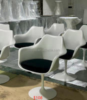 Chaise de salle à manger en fibre de verre Royal, design tulipe nordique moderne, fauteuil avec accoudoirs, revêtement en velours, durable, écologique, pour usage hôtelier, Foshan