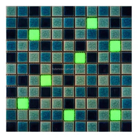 Moderne blaue quadratische fluoreszierende Schwimmbadfliesen leuchtendes Mosaikglas für Villa ganzkörper glühend im Dunkeln Poolfliesen-Bodenbelag