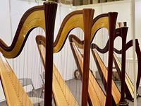 Harpe à pédales vintage 47 cordes, octave supérieure en Sol - 7ème octave en Do, archet, cordes de marque, harpe à pédales étendue, chariot, ensemble