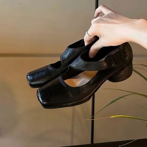 Chaussures Mary Jane en cuir de cheval vintage françaises pour femmes, bout carré, talon bloc, ballerines élégantes, escarpins rétro - Product Image 2