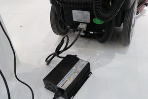 Nettoyeur de sols automatique commercial SC25D pour extérieur - Product Image 4