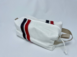 Trousse de toilette en toile de <span class=keywords><strong>voile</strong></span> recyclée _ Sac de voyage _ Trousse de toilette _ Compartiment zippé, doublure blanche, poignée en sangle - Product Image 4