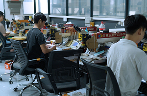 Broche de Moda con Diamantes, Diseño Elegante de Varias Capas, para Mujer, Ideal para Regalo, con Camelias y Rosas - Product Image 6