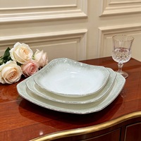Service de vaisselle en porcelaine fine durable pour hôtels, collection de tasses et assiettes à motifs animaux, bordure dorée