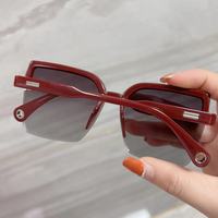 Lunettes de soleil sans monture pour femmes à la mode en gros en usine directe avec lentilles UV400 Matériau du cadre en PC