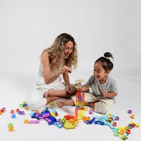 Outils d'éducation précoce pour enfants Cube acrylique en cristal coloré Blocs de construction en acrylique clair arc-en-ciel
