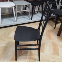 Foshan Usine Vendre Le Moins Cher Prix Chaise Chivari En Plastique PP Noir