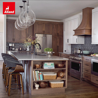 Ensemble d'armoires de cuisine en bois laminé teinté style Shaker bicolore Alland, design personnalisé