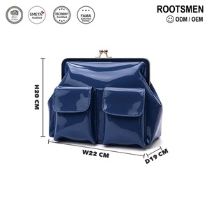 Pochette cosmétique Kiss Lock en cuir PU verni bleu marine 22x19x20cm avec fermoir à cadre métallique, deux poches à rabat avant, pochette à maquillage, logo personnalisé - Product Image 1