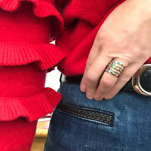 Ювелирные изделия Gemnel: позолоченные латунные кольца-браслеты с радужными фианитами для женщин - Product Image 5