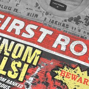 Camiseta de manga corta vintage lavada con pedrería termoadhesiva, estilo 'Vibe', con estampado 'Breaking News Venom Kills' y corte cropped FIRST ROW - Product Image 3