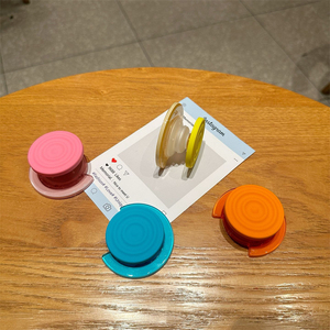 ที่ยึดโทรศัพท์มือถือแม่เหล็กแรงสูงรูปทรงตัว C พร้อมที่จับแบบ PopSockets ซิลิโคนพับได้ พกพาสะดวก - Product Image 6