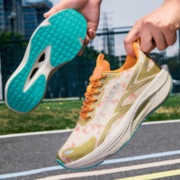 Chaussures de course unisexes légères et élastiques, design personnalisé avec logo de luxe, nouvelle collection printemps-été, empeigne en mesh.