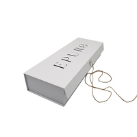 Boîte à bougies carrée en carton rigide personnalisable avec fermeture magnétique, pelliculage mat, revêtement UV et doublure en éponge – Vente en gros