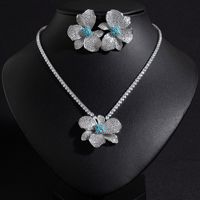 Parure de bijoux de fête Camélia style villégiature inspirée de la forêt, sertie de zircons, comprenant collier floral de mariage, boucles d'oreilles, bague et bracelet 2025