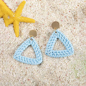 Boucles d'oreilles clous tressées en rotin et herbe de canne, faites à la main, géométriques, triangulaires, ethniques, bohèmes, élégantes et personnalisées pour femmes, cadeau tendance - Product Image 5