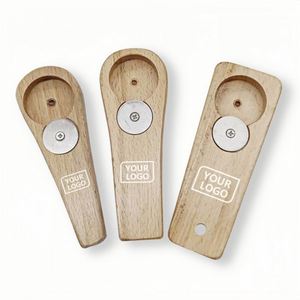 Ouvre-bouteille en bois de hêtre naturel avec logo personnalisé intégré sur disque métallique - Product Image 1