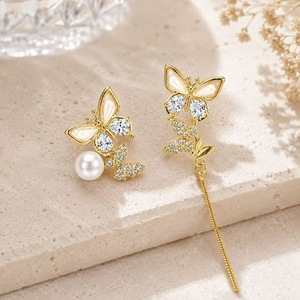 Orecchini Pendenti a Farfalla Placcati Oro con Cristalli, Strass e Perle, Gioielli da Festa per Donne, Stile Romantico - Product Image 3