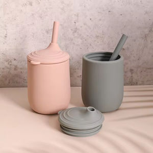 Nouvelle tasse à eau en silicone pour bébé et tout-petit, résistante à la chaleur, de qualité alimentaire, avec paille magique en silicone pour l'apprentissage de la boisson - Product Image 1