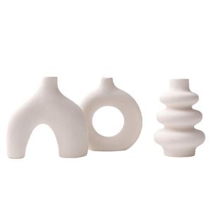 Vase sculptural de mode de niche, design circulaire creux et à étages superposés, texture artisanale, parfait pour les arrangements - Product Image 6