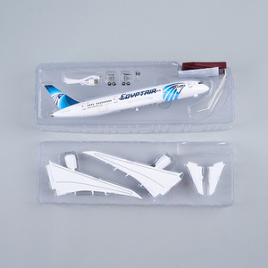 Modelo de Avión de Resina Boeing B787-9 de Egypt Air Airlines a Escala 1/145 de 43 cm con Luces LED y Tren de Aterrizaje - Product Image 2