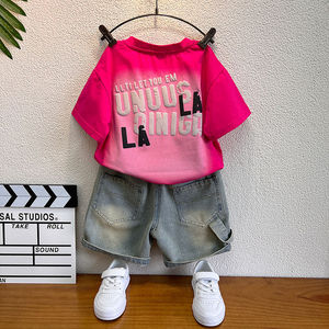 Moda estiva fresca per bambini Set di abbigliamento Casual per bambini t-shirt stampata con lettere a manica corta e pantaloncini alla moda - Product Image 4