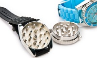 2025 Fabricants Vente Directe En Gros Ronde Tendance Montre Portable Fumée Herb Grinder