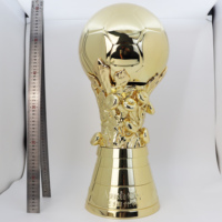 Trophée de football en métal doré surdimensionné de 60cm personnalisé pour les championnats nationaux des jeunes Récompenses et cadeaux de style coupe antique