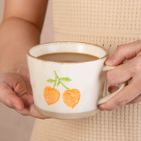 OEM Cartoon Fruitmotief Steengoed Mok 12-Ounce Waterbeker Handgeschilderde Koffiemok Herbruikbare Vaatwasmachinebestendige Keramische Mok